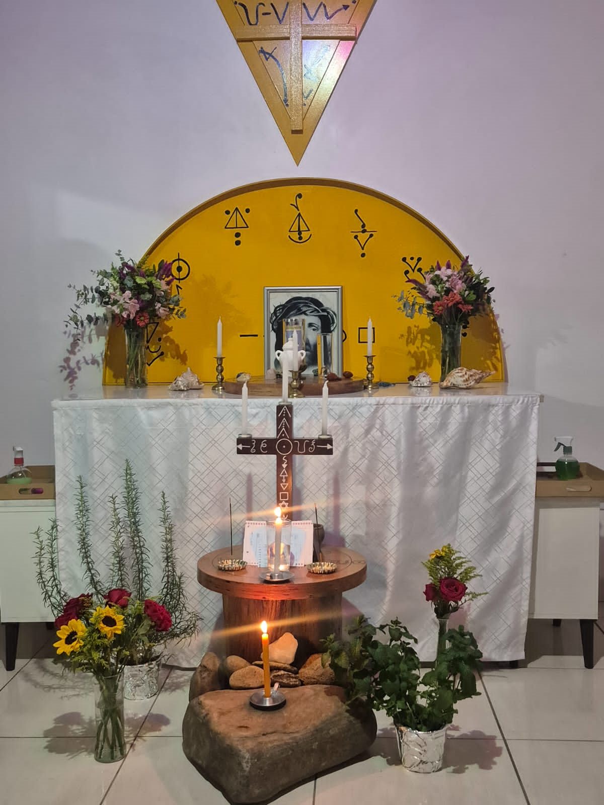 Altar preparado para o rito de harmonização